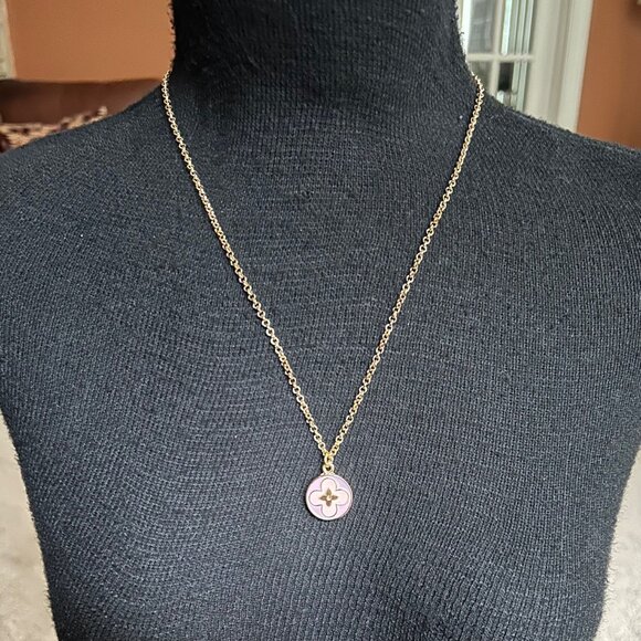 CLOVER Charm Pendant on 18K Gold 22-inch Chain Necklace Pink and Lavender - Picture 4 of 8